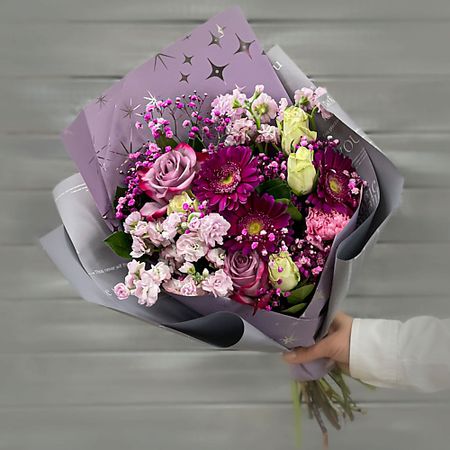 Букет живых цветов БУКЕТ МАРКЕТ ДАРИТЕ С УДОВОЛЬСТВИЕМ Букет из гербер, маттиолы и роз