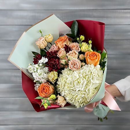 Букет живых цветов БУКЕТ МАРКЕТ ДАРИТЕ С УДОВОЛЬСТВИЕМ Букет из лизиантусов, роз и хризантем