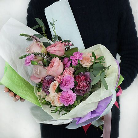 Букет живых цветов БУКЕТ МАРКЕТ ДАРИТЕ С УДОВОЛЬСТВИЕМ Креативный букет из роз, вероники и бовардии