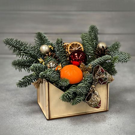 Букет живых цветов БУКЕТ МАРКЕТ ДАРИТЕ С УДОВОЛЬСТВИЕМ Новогодняя композиция в коробке электрогирлянда новогодняя best technology 1080 led 39 9 м со стартовым шнуром