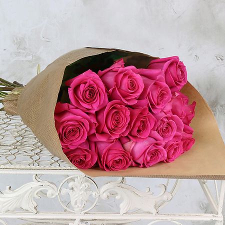 Букет живых цветов БУКЕТ МАРКЕТ ДАРИТЕ С УДОВОЛЬСТВИЕМ Букет из 15 ярко-розовых роз 60 см. в крафте букет живых ов 4 сезона монобукет из 15 ярко розовых роз