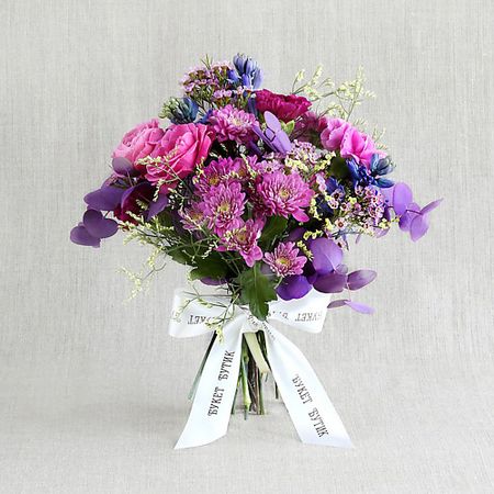 Букет живых цветов БУКЕТ МАРКЕТ ДАРИТЕ С УДОВОЛЬСТВИЕМ Компактный букет Для Водолея