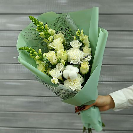 Букет живых цветов БУКЕТ МАРКЕТ ДАРИТЕ С УДОВОЛЬСТВИЕМ Букет с розами и лавандой