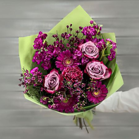 Букет живых цветов БУКЕТ МАРКЕТ ДАРИТЕ С УДОВОЛЬСТВИЕМ Букет из гербер, роз, маттиол и хамелациума