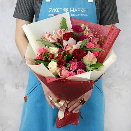 Букет живых цветов БУКЕТ МАРКЕТ ДАРИТЕ С УДОВОЛЬСТВИЕМ Букет из орхидей и роз