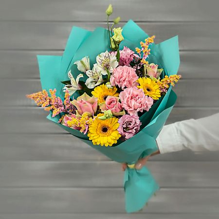 Букет живых цветов БУКЕТ МАРКЕТ ДАРИТЕ С УДОВОЛЬСТВИЕМ Букет из роз, гвоздик и эустом