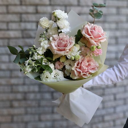 Букет живых цветов БУКЕТ МАРКЕТ ДАРИТЕ С УДОВОЛЬСТВИЕМ Букет с французскими розами