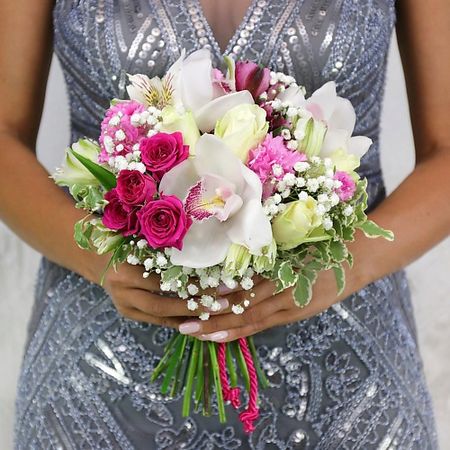 Букет живых цветов БУКЕТ МАРКЕТ ДАРИТЕ С УДОВОЛЬСТВИЕМ Букет из орхидей, роз и альстромерий