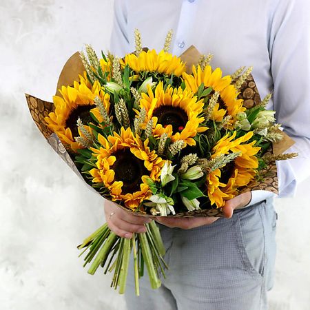 Букет живых цветов БУКЕТ МАРКЕТ ДАРИТЕ С УДОВОЛЬСТВИЕМ Букет из подсолнухов и альстромерий с листьями фисташки подарочные пакеты с листьями эвкалипта fengrise