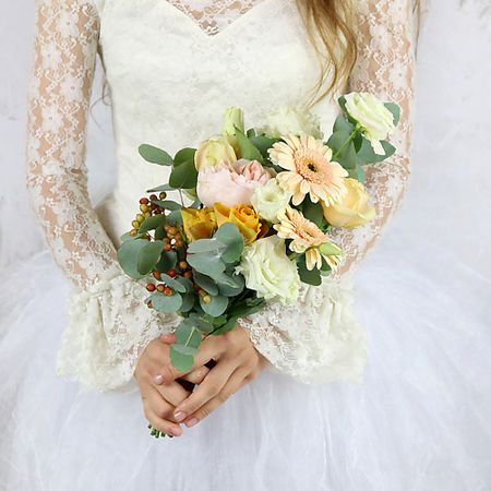 Букет живых цветов БУКЕТ МАРКЕТ ДАРИТЕ С УДОВОЛЬСТВИЕМ Букет невесты из роз, гербер и лизиантуса свадебные ленты для подружек невесты hgdtff