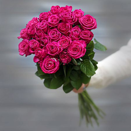 Букет живых цветов БУКЕТ МАРКЕТ ДАРИТЕ С УДОВОЛЬСТВИЕМ 25 розовых роз с лентой Россия 60 см.