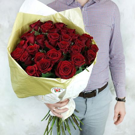 Букет живых цветов БУКЕТ МАРКЕТ ДАРИТЕ С УДОВОЛЬСТВИЕМ 31 роза Ред Наоми в стильной упаковке Россия 60 см.