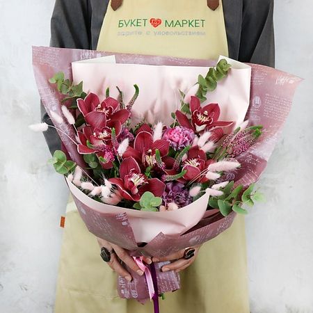 Букет живых цветов БУКЕТ МАРКЕТ ДАРИТЕ С УДОВОЛЬСТВИЕМ Букет из орхидей и зелени