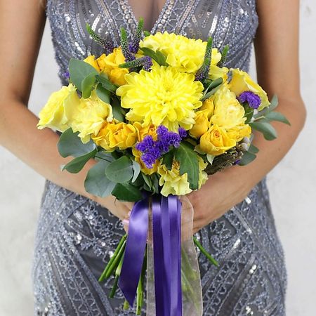 Букет живых цветов БУКЕТ МАРКЕТ ДАРИТЕ С УДОВОЛЬСТВИЕМ Букет из хризантем, роз и вероники