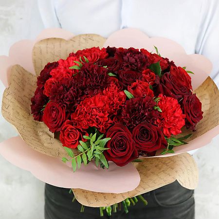 Букет живых цветов БУКЕТ МАРКЕТ ДАРИТЕ С УДОВОЛЬСТВИЕМ Букет из гвоздик и роз с листьями фисташки подарочные пакеты с листьями эвкалипта fengrise