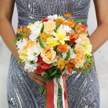 Букет живых цветов БУКЕТ МАРКЕТ ДАРИТЕ С УДОВОЛЬСТВИЕМ Букет из роз, хризантем и фрезий