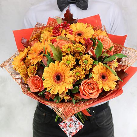 Букет живых цветов БУКЕТ МАРКЕТ ДАРИТЕ С УДОВОЛЬСТВИЕМ Яркий букет из гербер, роз и хризантем