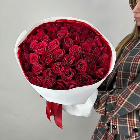 Букет живых цветов ШАРЛАНДИЯ ГРИНЛАНДИЯ Букет из 51 красной кенийской розы 