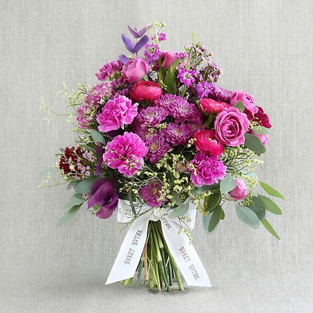 Букет живых цветов БУКЕТ МАРКЕТ ДАРИТЕ С УДОВОЛЬСТВИЕМ Средний букет Для Водолея статуэтка утка средний палец chengwei