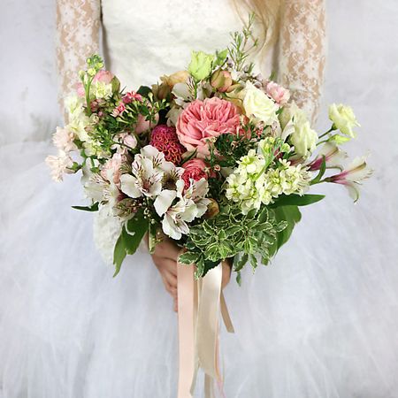 Букет живых цветов БУКЕТ МАРКЕТ ДАРИТЕ С УДОВОЛЬСТВИЕМ Букет невесты роз, лизиантуса и маттиолы свадебные ленты для подружек невесты hgdtff