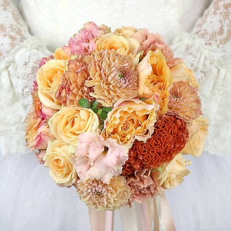 Букет живых цветов БУКЕТ МАРКЕТ ДАРИТЕ С УДОВОЛЬСТВИЕМ Букет невесты из георгин, роз и целозии