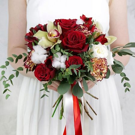 Букет живых цветов БУКЕТ МАРКЕТ ДАРИТЕ С УДОВОЛЬСТВИЕМ Букет невесты из роз, орхидей, хлопка и эвкалипта