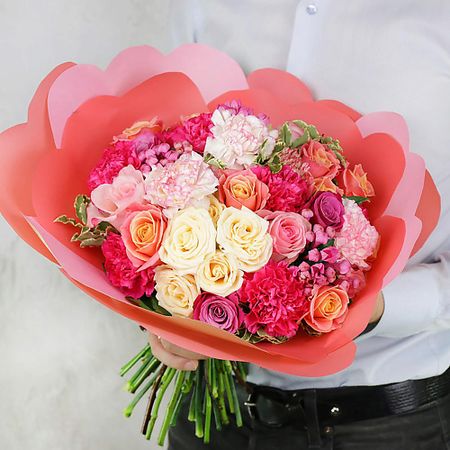 Букет живых цветов БУКЕТ МАРКЕТ ДАРИТЕ С УДОВОЛЬСТВИЕМ Букет из гвоздик и роз с листьями питтоспорума подарочные пакеты с листьями эвкалипта fengrise