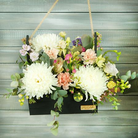 Букет живых цветов БУКЕТ МАРКЕТ ДАРИТЕ С УДОВОЛЬСТВИЕМ Букет из роз, гвоздик и лизиантусов