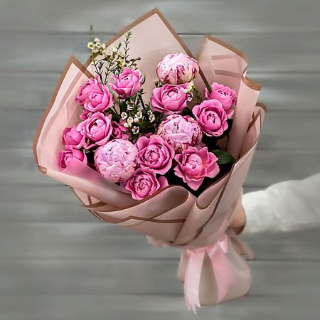 Букет живых цветов БУКЕТ МАРКЕТ ДАРИТЕ С УДОВОЛЬСТВИЕМ Букет из пионовидных роз, пионов и хамелациума искусственный шелковый букет пионов