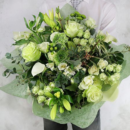 Букет живых цветов БУКЕТ МАРКЕТ ДАРИТЕ С УДОВОЛЬСТВИЕМ Букет из роз, калл, альстромерий и гиперикума с листьями салал подарочные пакеты с листьями эвкалипта fengrise