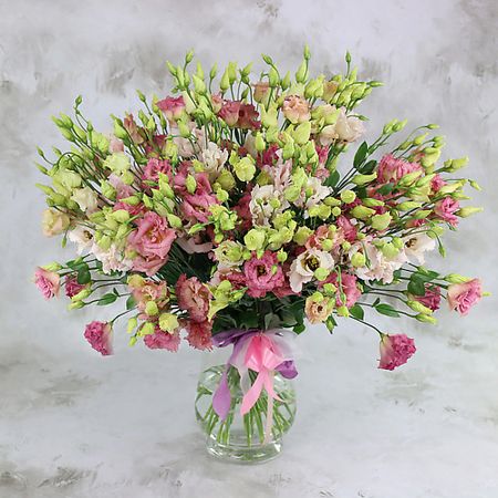 Букет живых цветов БУКЕТ МАРКЕТ ДАРИТЕ С УДОВОЛЬСТВИЕМ Букет из 51 розового лизиантуса шар из розового кварца sisterstone