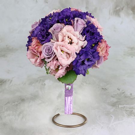 Букет живых цветов БУКЕТ МАРКЕТ ДАРИТЕ С УДОВОЛЬСТВИЕМ Розово-фиолетовый букет невесты из роз и лизиантуса