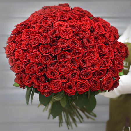 Букет живых цветов БУКЕТ МАРКЕТ ДАРИТЕ С УДОВОЛЬСТВИЕМ Букет из 101 красной длинной розы - Ред Наоми для дома furminator фурминатор m для средних собак с длинной шерстью 223 г