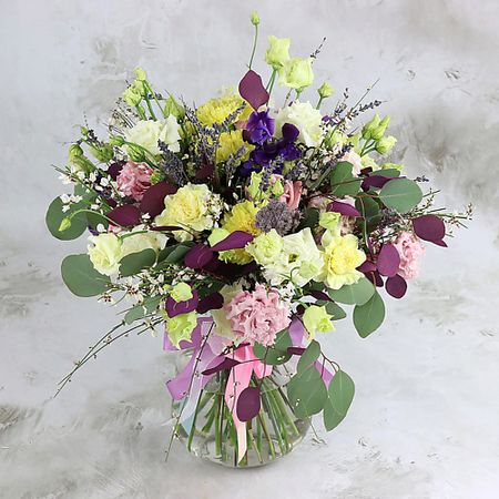 Букет живых цветов БУКЕТ МАРКЕТ ДАРИТЕ С УДОВОЛЬСТВИЕМ Букет из гвоздики и лизиантуса с лавандой