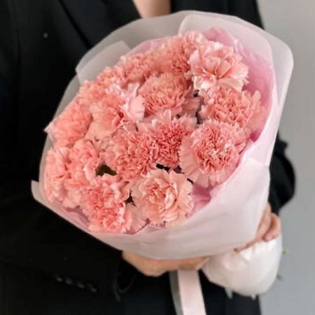 Букет живых цветов CHALET GREEN Букет из розовых гвоздик 29