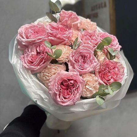 Букет живых цветов CHALET GREEN Пионовидные розы Pink Ohara и диантусы с эвкалиптом искусственные розы green aloes 12 шт