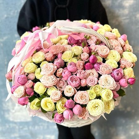 Букет живых цветов CHALET GREEN Корзина с пион розами микс