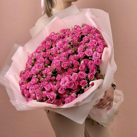 Букет живых цветов CHALET GREEN Огромный букет из ярких розовых роз, 51 ветка