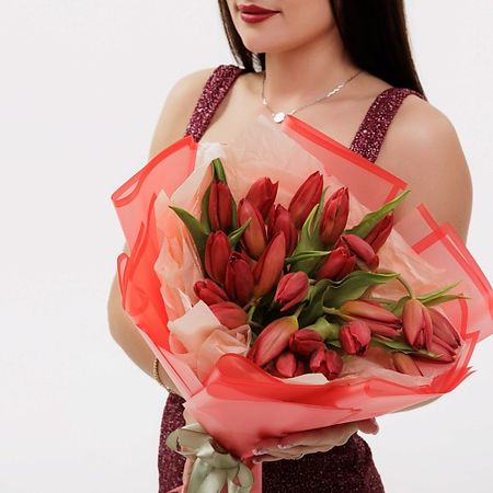 Букет живых цветов БУКЕТНАЯ ЛАВКА Красные тюльпаны переключатели wgxcpp красные 3 контактные