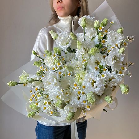 Букет живых цветов VERESK Воздушный букет из нежной эустомы и ромашки (L)