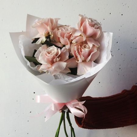 Букет живых цветов ИВА Элегантная Французская роза протеин сывороточный maxler golden whey 2lb 907 гр французская ваниль