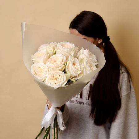 Букет живых цветов БУКЕТНЫЙ ДОМИК Моно-букет из 9 роз Охара миниатюрный домик из смолы