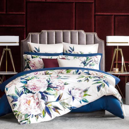 Комплект постельного белья Togas Пеония Двуспальный евро комплект постельного белья togas шелтон с коричневым двуспальный евро