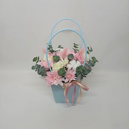 Букет живых цветов ЗЕФИРКО Сумочка с цветами Ангел maxgoods парчовая сумочка для украшений