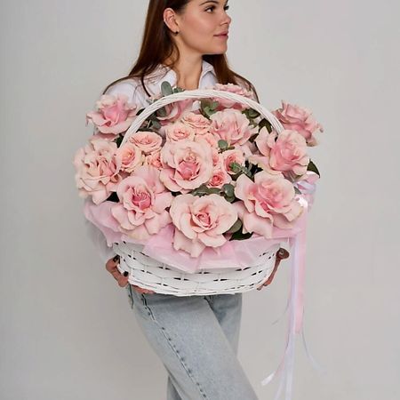 Букет живых цветов FLOWER DANCE Корзина с розовыми розами