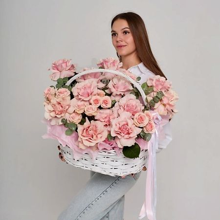 Букет живых цветов FLOWER DANCE Корзина цветов с розами