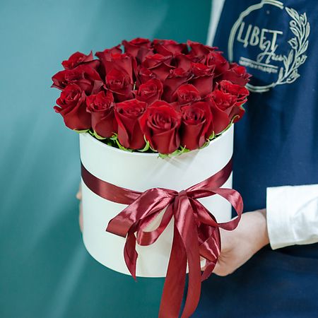 Букет живых цветов ЦВЕТНИК ЦВЕТЫ И ПОДАРКИ 25 роз Эквадор в шляпной коробке
