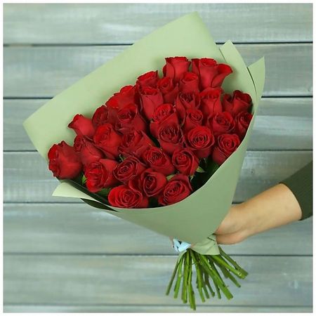 Букет живых цветов БУКЕТ МАРКЕТ ДАРИТЕ С УДОВОЛЬСТВИЕМ 31 красная роза в упаковке Кения 40 см.