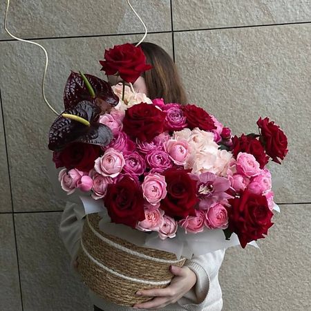 Букет живых цветов ЦВЕТОЧНЫЙ БАР LOFТ Яркая корзина