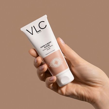 Парфюмированный крем для рук VLC Массажный уходовый крем-эксфолиант для рук и тела Oud wood, Bergamot, Sandal крем эксфолиант miko relax day iris 30 мл